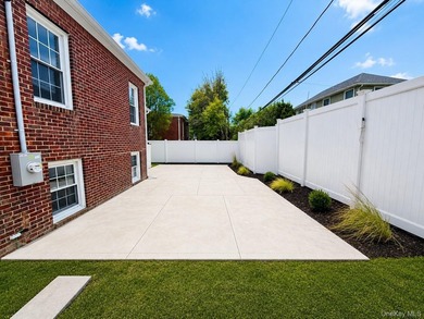 Beautifully renovated and exceptionally spacious, this stunning - photo 38