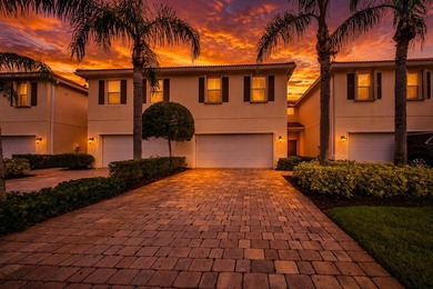 Beautifully maintained 3-bedroom, 2.5-bathroom townhouse with a - photo 4