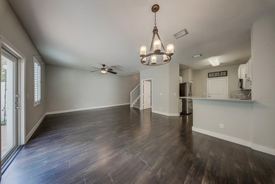 Beautifully maintained 3-bedroom, 2.5-bathroom townhouse with a - photo 6