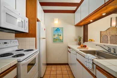 This is a leasehold property. Perfectly Priced With Excellent - photo 8