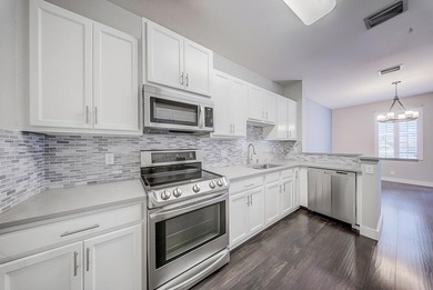 Beautifully maintained 3-bedroom, 2.5-bathroom townhouse with a - photo 9