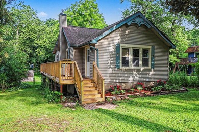 **ALL OFFERS DUE TUESDAY 6/16 AT 9AM**Welcome home to this - photo 1