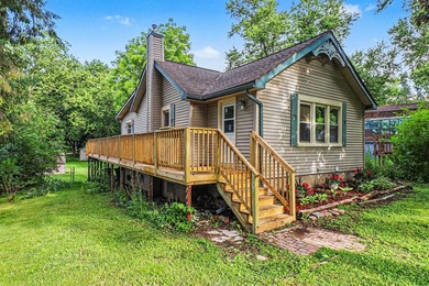**ALL OFFERS DUE TUESDAY 6/16 AT 9AM**Welcome home to this - photo 2