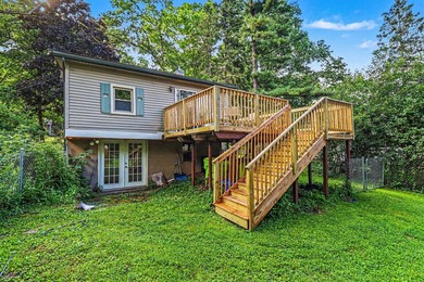 **ALL OFFERS DUE TUESDAY 6/16 AT 9AM**Welcome home to this - photo 8