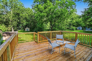 **ALL OFFERS DUE TUESDAY 6/16 AT 9AM**Welcome home to this - photo 9