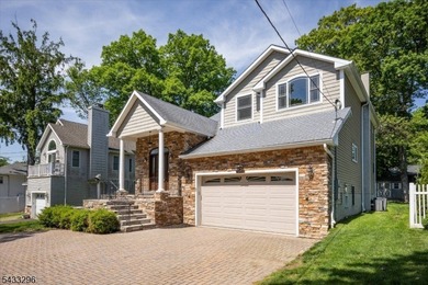 Beautifully maintained custom home in the White Meadow Lake - photo 2