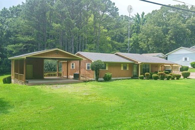 Charming 3 bedrooms, 2 bath home on 1 acre corner lot near - photo 2