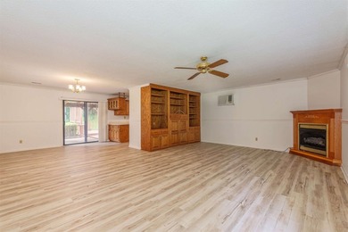 Charming 3 bedrooms, 2 bath home on 1 acre corner lot near - photo 4
