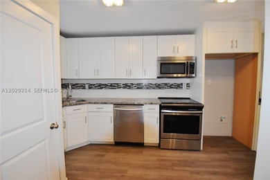 Move in ready 2-bedroom 2 bath condo offers a modern kitchen - photo 2