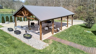 This exceptional 22-acre property blends luxury, craftsmanship - photo 43