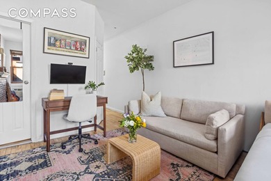 Located in the heart of Chelsea, this serene studio apartment - photo 3