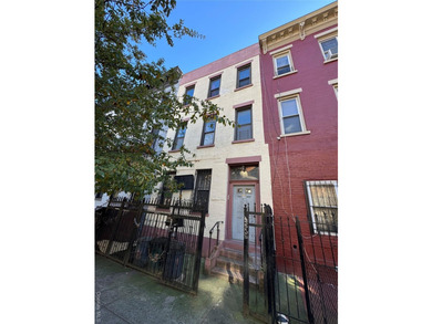 This great size Income producing property is to be delivered - photo 1