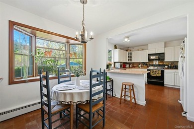 Location!! Location!! Large 5 bedroom Farm Ranch on private - photo 14