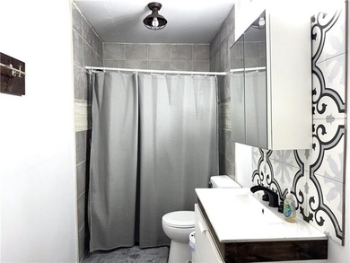 Great opportunity to buy a property near the main lake that is - photo 10