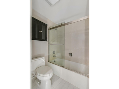 Luxurious Move-in Ready, Updated Waterfront Condo in Harbor - photo 25