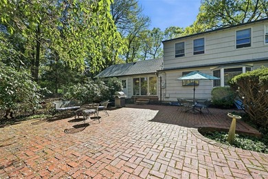 Location!! Location!! Large 5 bedroom Farm Ranch on private - photo 26