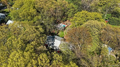 Location!! Location!! Large 5 bedroom Farm Ranch on private - photo 29