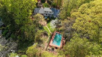 Location!! Location!! Large 5 bedroom Farm Ranch on private - photo 32