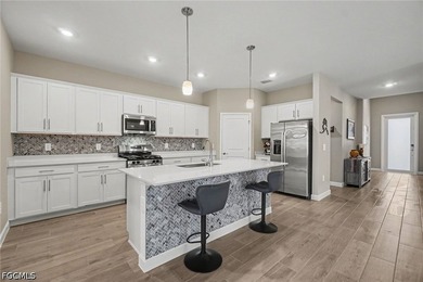 Welcome to your move in ready better than new construction Home! - photo 5