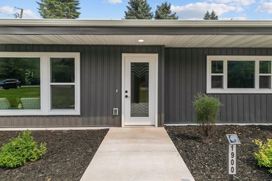 Stunning fully remodeled ranch in a prime location! This 1,638 - photo 4
