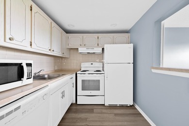 Enjoy the best of Boca Raton living in this move-in ready - photo 5