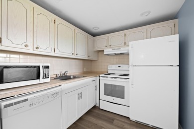 Enjoy the best of Boca Raton living in this move-in ready - photo 6
