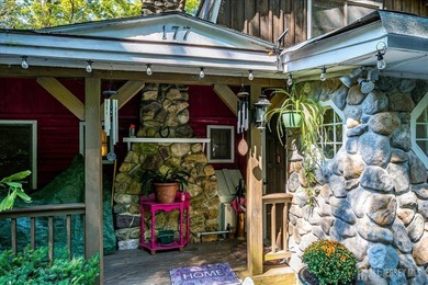 A beautiful Lake Front Property on Gordon Lake. This home offers - photo 2