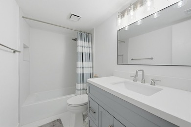 The waterfront views of this penthouse level Lakeside - photo 18