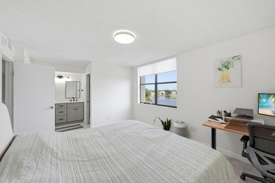 The waterfront views of this penthouse level Lakeside - photo 19