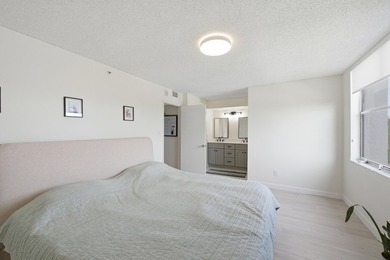 The waterfront views of this penthouse level Lakeside - photo 21