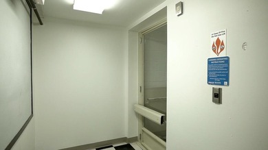 Specialty Building offering three floors of offices, large class - photo 21