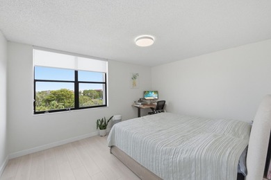The waterfront views of this penthouse level Lakeside - photo 23