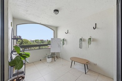 The waterfront views of this penthouse level Lakeside - photo 26
