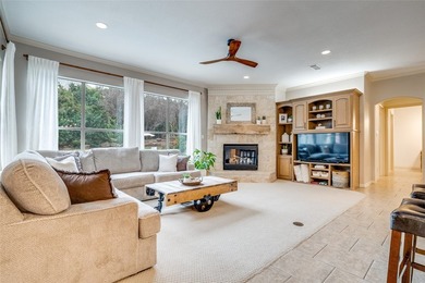 Experience lake living without sacrificing everyday comfort in - photo 8