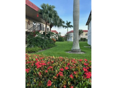 (private lake, pond, creek) Condo For Sale in Delray Beach Florida