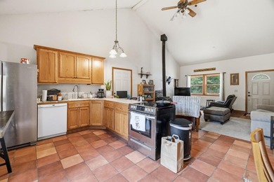 First time on the market, this bespoke 3 bed/3.5 bath modern - photo 19