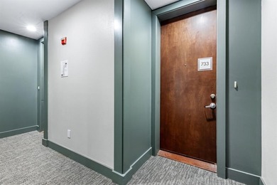 Fabulous Addison condo right on the Circle! Elevated urban