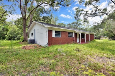Investor special in Temple Terrace! This 2-bedroom, 2-bath - photo 3