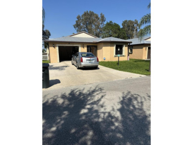 (private lake, pond, creek) Home For Sale in Port Saint Lucie Florida