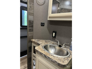 Remarkable property ready for you to camp, RV or build. 1.5 flat - photo 25