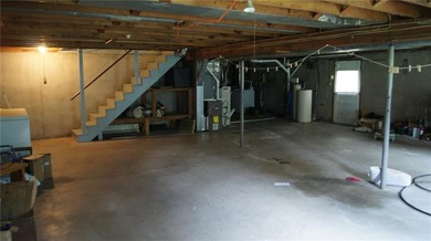 Solid 2-bedroom ranch on 1.5 acres with beautiful views and - photo 30