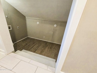 Here's a house with real room to stretch out and a whole lot of - photo 22