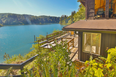 North Tenmile Lake Home For Sale in Lakeside Oregon