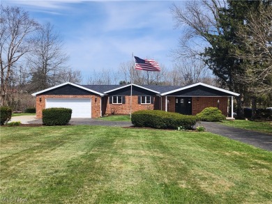 Knox Lake Home Sale Pending in Fredericktown Ohio
