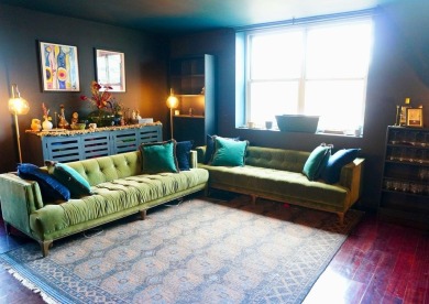 LOCATION, LOCATION, LOCATION!  Luxury at its best! A commuter's