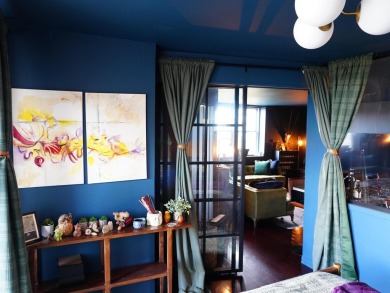 LOCATION, LOCATION, LOCATION!  Luxury at its best! A commuter's