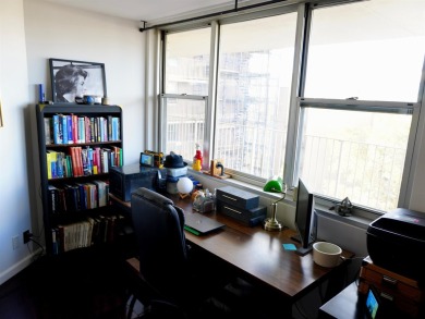 LOCATION, LOCATION, LOCATION!  Luxury at its best! A commuter's