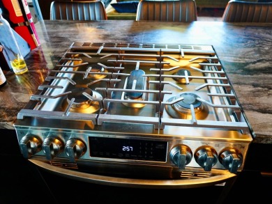 LOCATION, LOCATION, LOCATION!  Luxury at its best! A commuter's