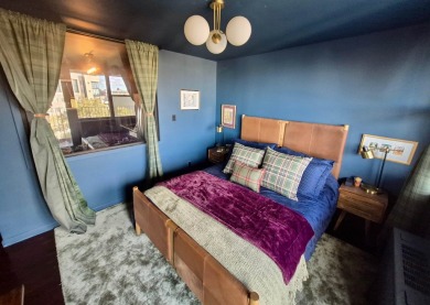 LOCATION, LOCATION, LOCATION!  Luxury at its best! A commuter's