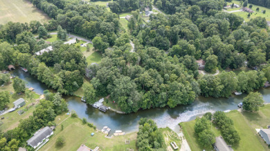 Waterfront property with private dock - photo 2